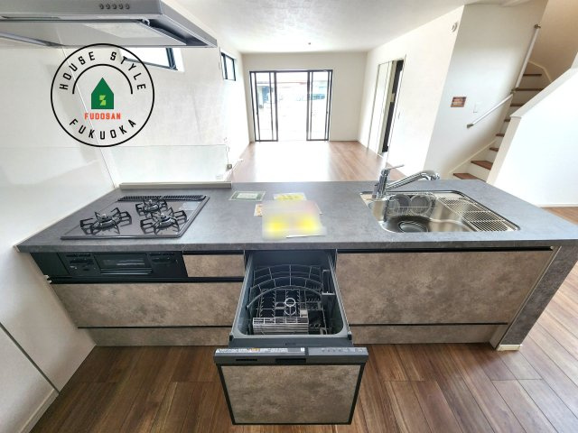 糟屋郡志免町桜丘３丁目第5-２棟（2号棟）の内観：施工例|ご家族を近くに感じられる対面キッチンのLDK。会話もはずみそうですね。