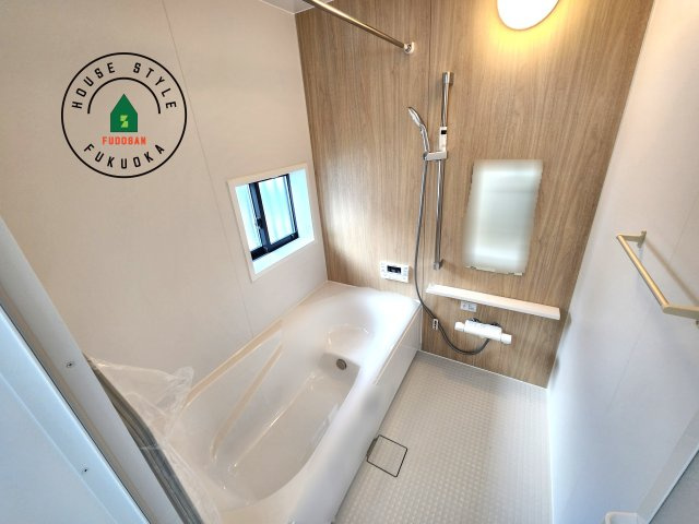 福岡市西区拾六町４丁目第１-２棟（B号棟）の浴室|1日の疲れを癒してくれる広々バスルーム。雨の日のお洗濯にも大活躍な浴室乾燥機付です！