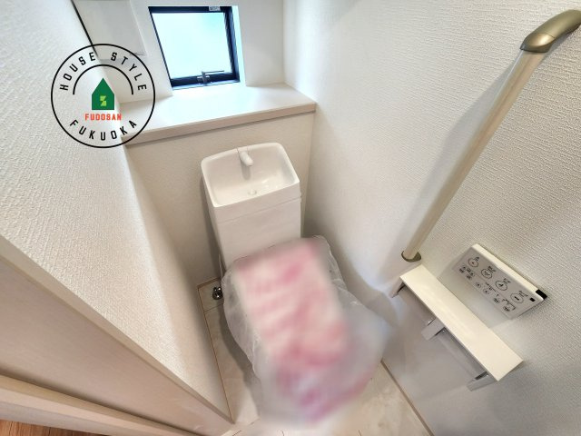 福岡市西区拾六町４丁目第１-２棟（B号棟）のトイレ|温水洗浄便座を完備しております。2ヶ所にトイレがあるのは朝の慌ただしい時間も安心です。