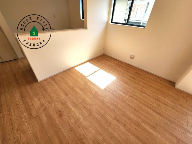 福岡市西区拾六町４丁目第１-２棟（B号棟）のダイニング|キッチンから立ち込める香りが今日の料理を期待させます。