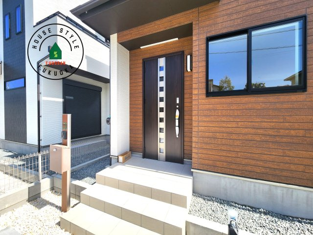 福岡市西区拾六町４丁目第１-２棟（B号棟）の玄関|おでかけの時も帰った時も、「我が家」を最初に感じでもらえる素敵な空間に。