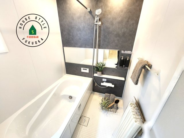 福岡市中央区笹丘２丁目第1-5棟（4号棟）の内観：施工例|1日の疲れを癒してくれる広々バスルーム。雨の日のお洗濯にも大活躍な浴室乾燥機付です！