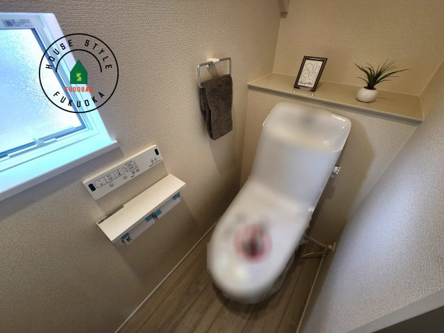 福岡市中央区笹丘２丁目第1-5棟（4号棟）の内観：施工例|温水洗浄便座を完備しております。2ヶ所にトイレがあるのは朝の慌ただしい時間も安心です。