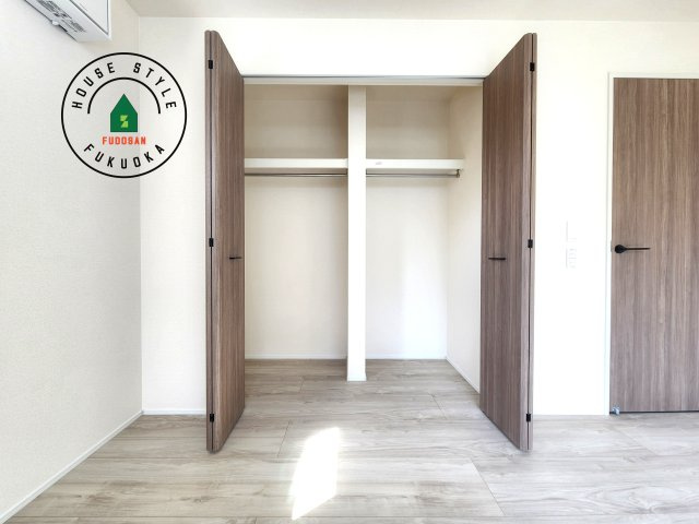 福岡市中央区笹丘２丁目第1-5棟（4号棟）の内観：施工例|洋服や大きな荷物が多い方や人数の多いご家族などは、一般的なクローゼットよりもウォークインクローゼットのほうが使い勝手が良いです。