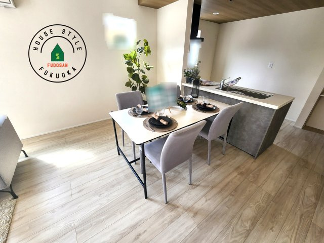 福岡市中央区笹丘２丁目第1-5棟（4号棟）の内観：施工例|キッチンから立ち込める香りが今日の料理を期待させます。