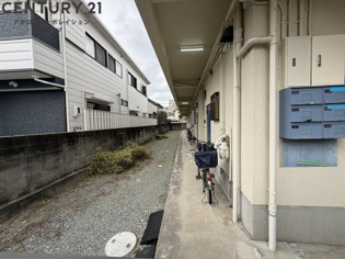 丸永マンションのエントランス
