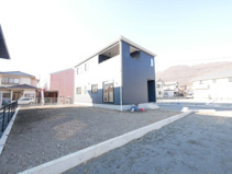 甲府市羽黒町　新築戸建 全2棟 1号棟 お庭広々 敷地80坪の画像