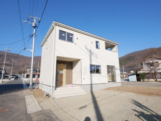 【外観】 | 甲府市羽黒町　新築戸建 全2棟 1号棟 お庭広々 敷地80坪