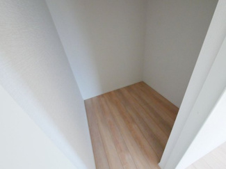 【収納】 | 甲府市羽黒町　新築戸建 全2棟 2号棟 車3台並列駐車可能 | 同仕様建物写真