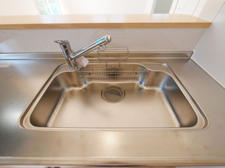 【キッチン】 | 甲府市羽黒町　新築戸建 全2棟 2号棟 車3台並列駐車可能 | 同仕様建物写真