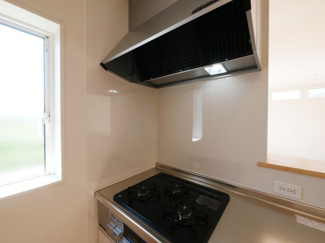 【キッチン】 | 甲府市羽黒町　新築戸建 全2棟 2号棟 車3台並列駐車可能 | 同仕様建物写真