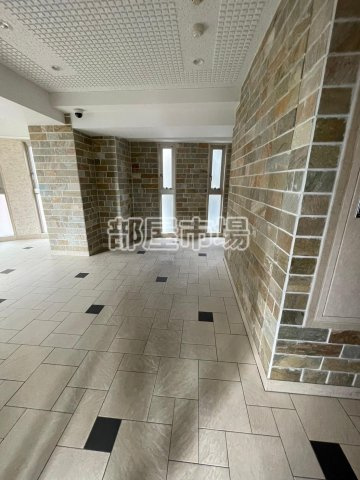 Rising place 向島のエントランス