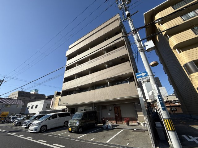 フラットフォーの外観