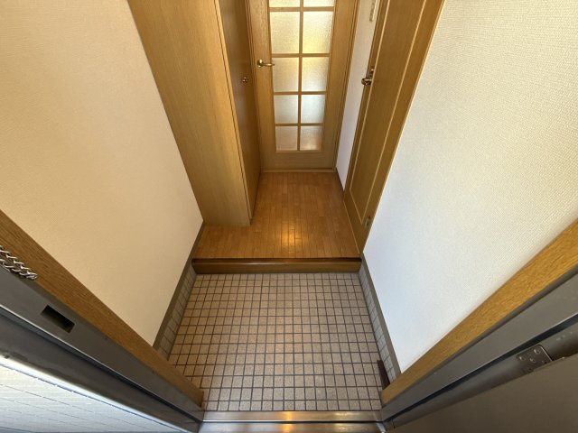 フラットフォーの玄関