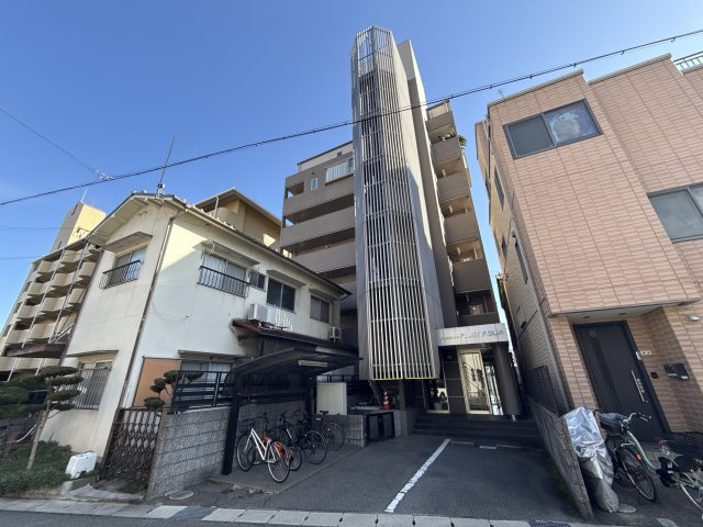 フラットフォーの外観