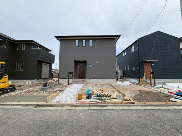 サンコート 行橋市泉中央2丁目　新築一戸建ての外観|駐車場は並列2~3台♪
【行橋市　新築一戸建て】
