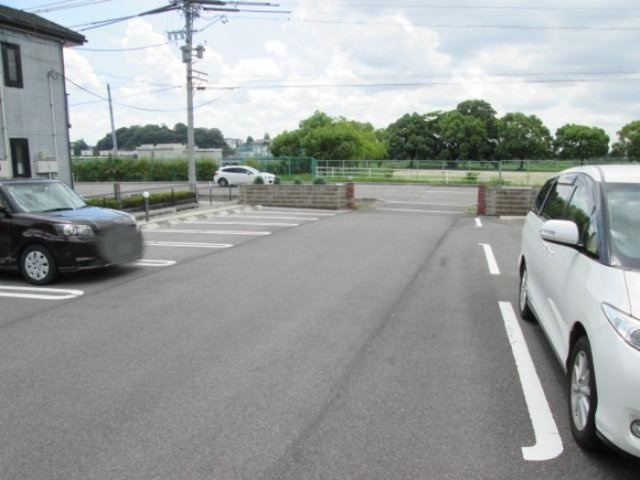グランドソレイユの駐車場