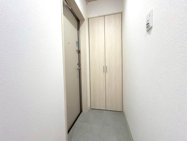 クリエオーレ菊水町の玄関