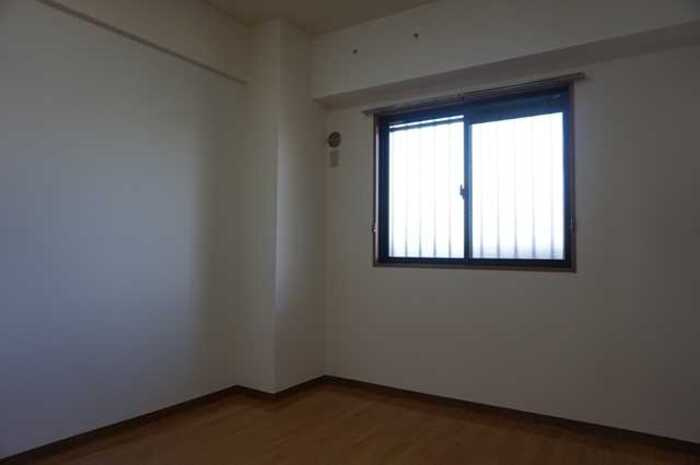 Dwell Saekiの洋室