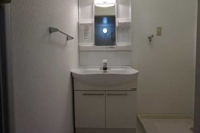 Dwell Saekiの独立洗面台