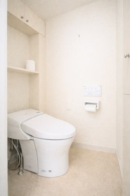 【トイレ】 | ◆ぐみさわ東ハイツ3号棟◆ | ◆清潔感のある白を基調とした落ち着ける空間。小窓をもうけていますので、こもりやすい空気の入れ替えも簡単に行えますね！