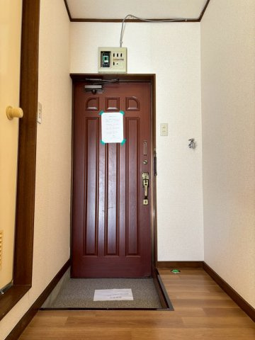 デュークハイツクロガネの玄関