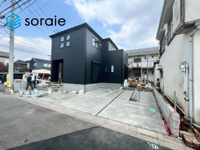 狭山市北入曽22期　新築戸建ての前面道路含む現地写真|3月30日撮影