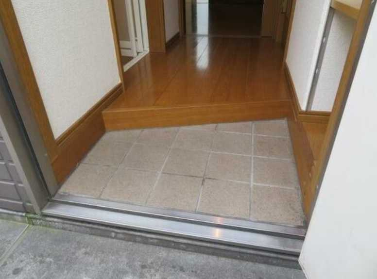 ハーヴェスト八雲　駒沢公園徒歩圏内　敷金０　南東角部屋の玄関