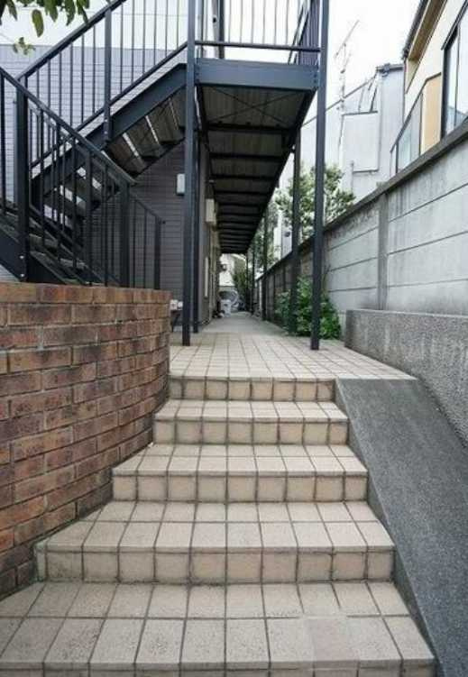 ハーヴェスト八雲　駒沢公園徒歩圏内　敷金０　南東角部屋のエントランス