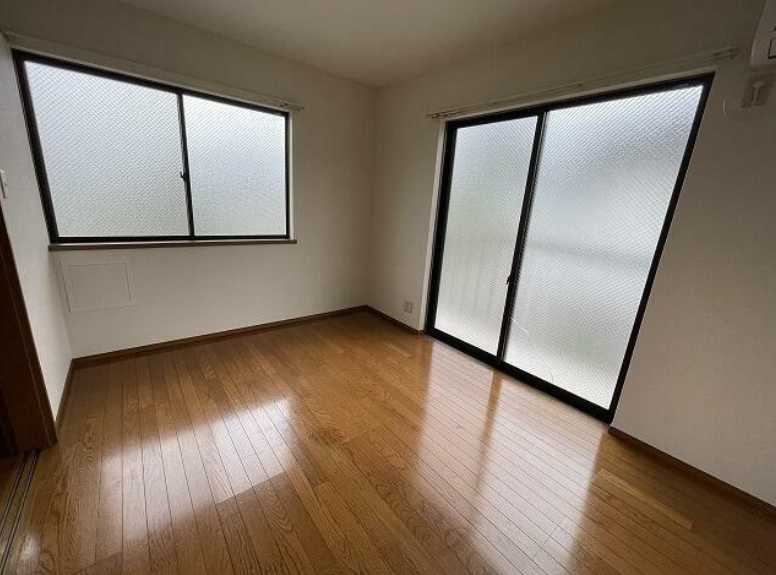 ハーヴェスト八雲　駒沢公園徒歩圏内　敷金０　南東角部屋の居間・リビング