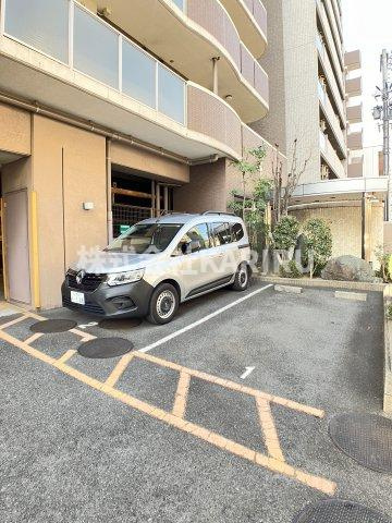 ラペジブルの駐車場