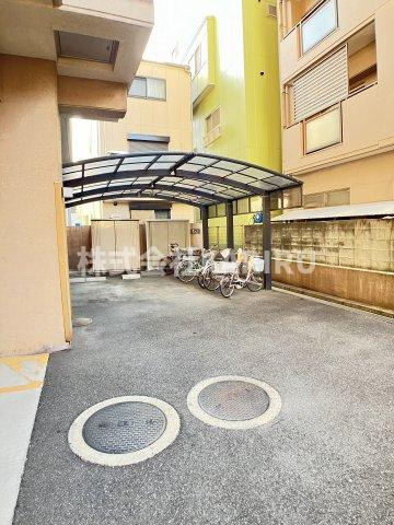 ラペジブルの駐車場