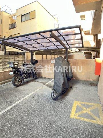 ラペジブルの駐車場