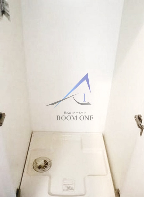 ルーブル中野坂上参番館の設備|洗濯機置き場です。