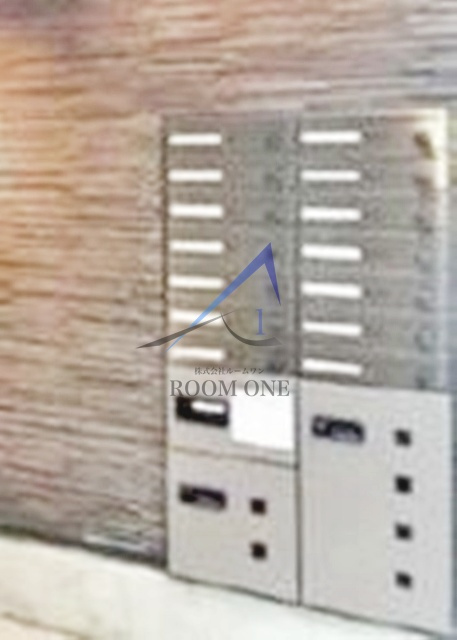 b’CASA TOKIOのその他共用部分|集合ポストと宅配ボックスです。