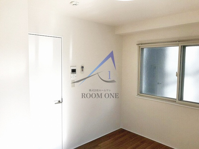 b’CASA TOKIOの居間・リビング|洋室のお部屋です。