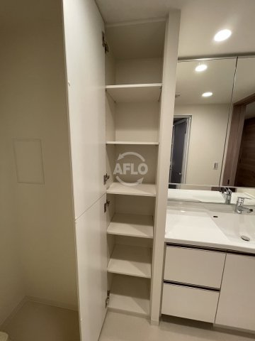 ジオタワー南森町　堀川小学校区の収納|ジオタワー南森町　リネン庫