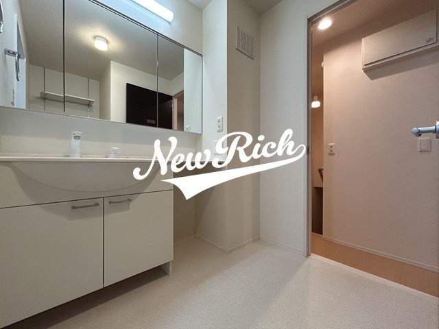 高崎市上大類町のアパートの独立洗面台