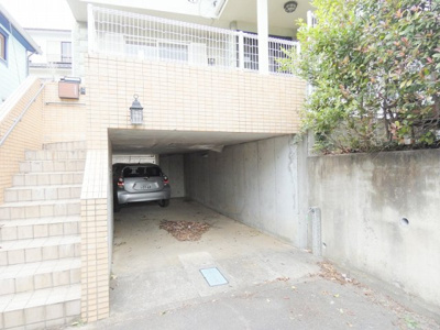 【駐車場】 | 部屋数ゆったり８ＬＬＤＫ