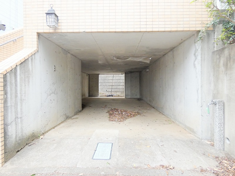 部屋数ゆったり８ＬＬＤＫの駐車場