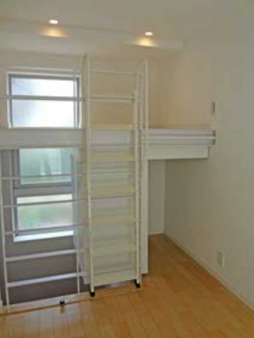 テラス三軒茶屋　メゾネット　分譲　ペット相談の居間・リビング