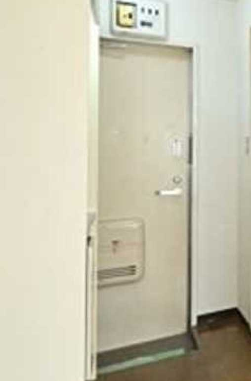 メトリブ三軒茶屋　敷金0礼金0　ネット無料　学生おすすめの玄関