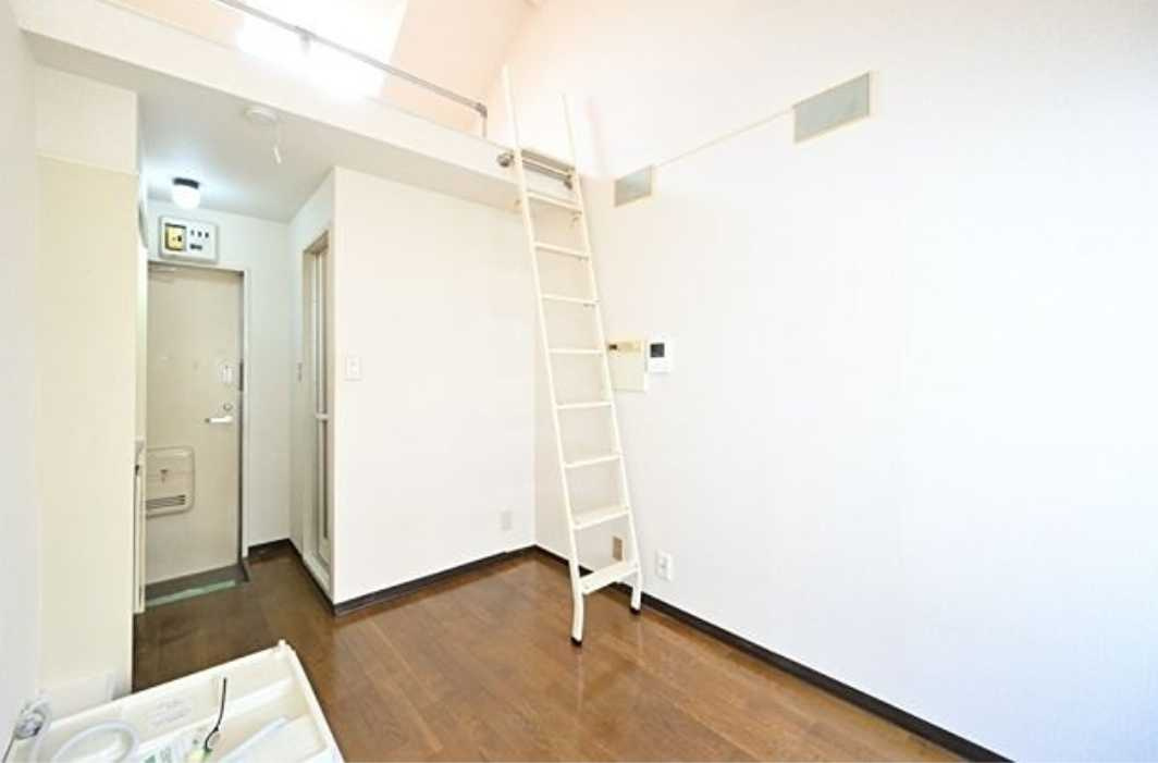 メトリブ三軒茶屋　敷金0礼金0　ネット無料　学生おすすめの居間・リビング