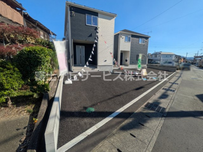 【駐車場】 | 富士宮市北町 2期 新築一戸建て 1号棟 | 駐車場があるので、車を買う予定の方も安心です