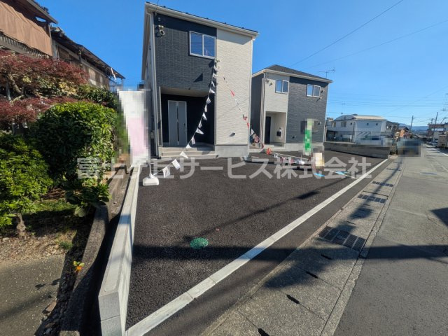 【駐車場】 | 富士宮市北町 2期 新築一戸建て 1号棟 | 駐車場があるので、車を買う予定の方も安心です