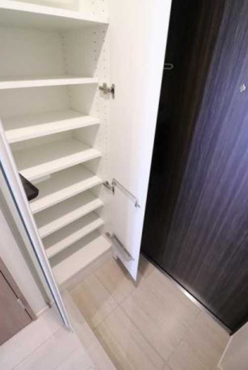 ベルファース駒沢三丁目　礼金0　フリーレント2か月　築浅の玄関