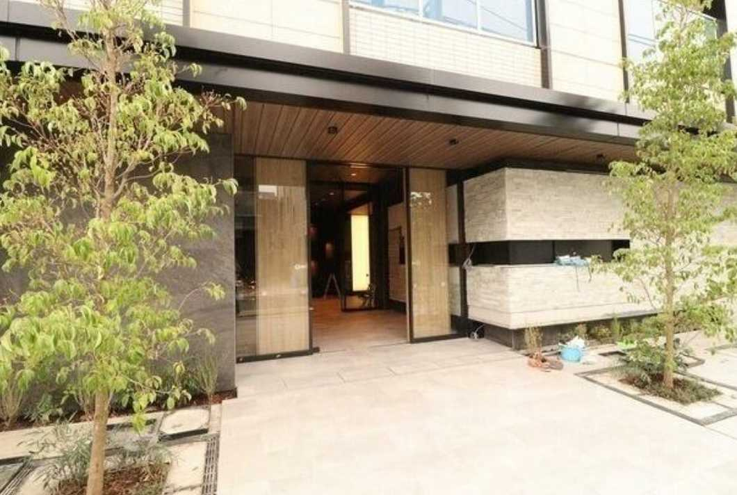 ベルファース駒沢三丁目　礼金0　フリーレント2か月　築浅のエントランス