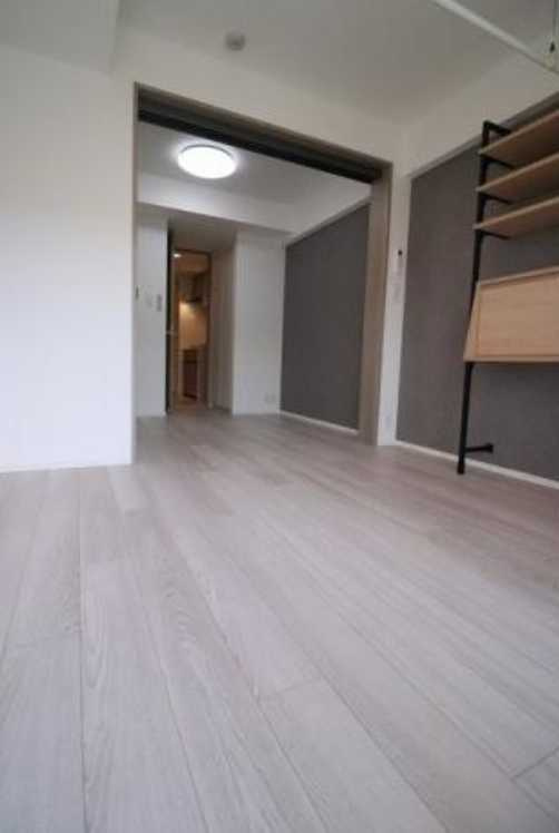 ベルファース駒沢三丁目　礼金0　フリーレント2か月　築浅の居間・リビング