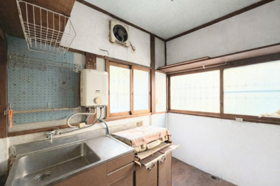 【キッチン】 | ◆中区花咲町2丁目　中古戸建◆ | ◆ご家族みんなで調理ができる位のスペースを実現したキッチン空間となっております。みんなで作った料理を召し上がりながらの会話は、どのような物になるのでしょうか。