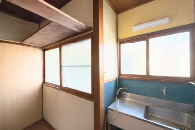 【洗面所】 | ◆中区花咲町2丁目　中古戸建◆ | ◆ご家族の1日が始まり、1日が終わりを締めくくる洗面空間。